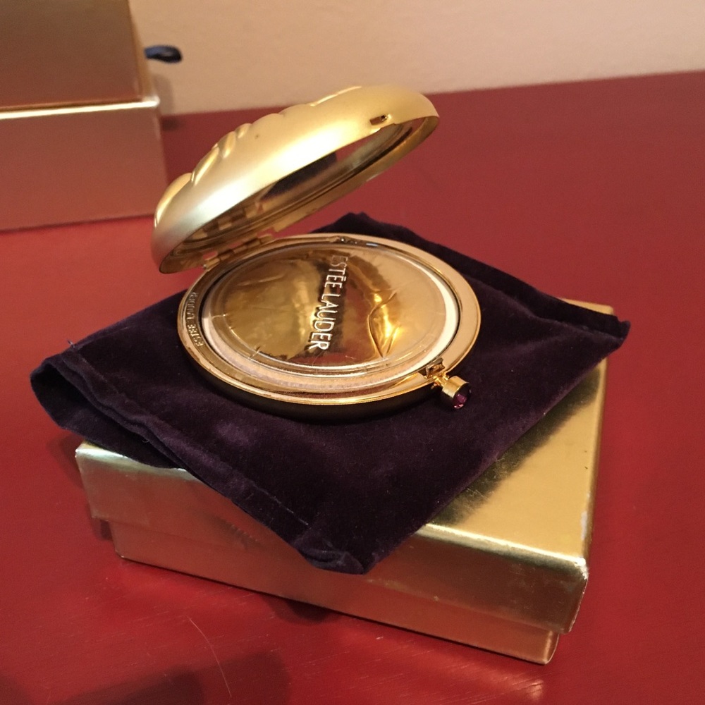 Estēe Lauder February Angel Powder Compact